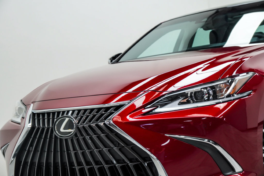 Used 2022 Lexus ES 350 w/ Premium Package FWD image 2