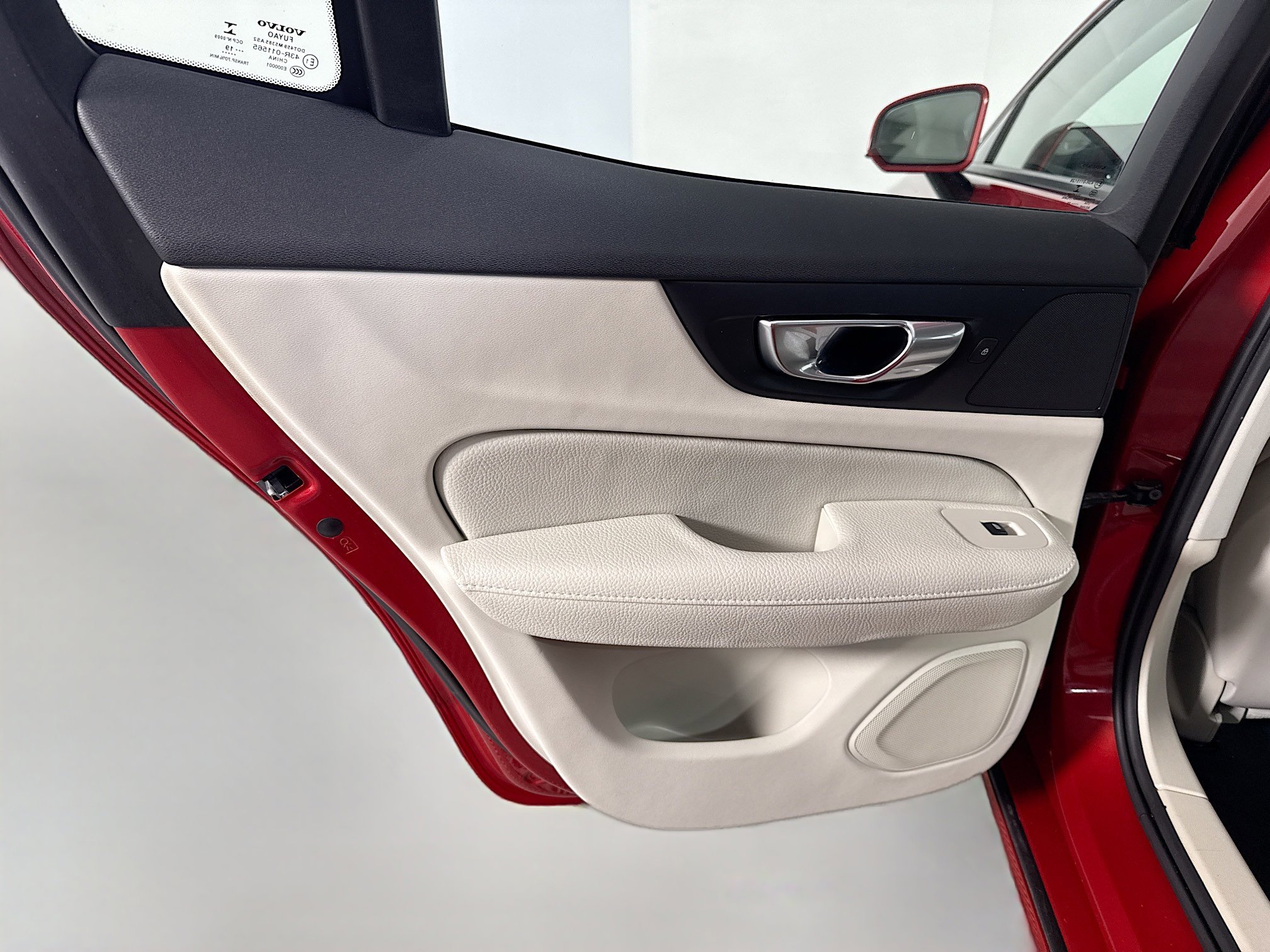 Used 2020 Volvo S60 T5 Momentum image 26