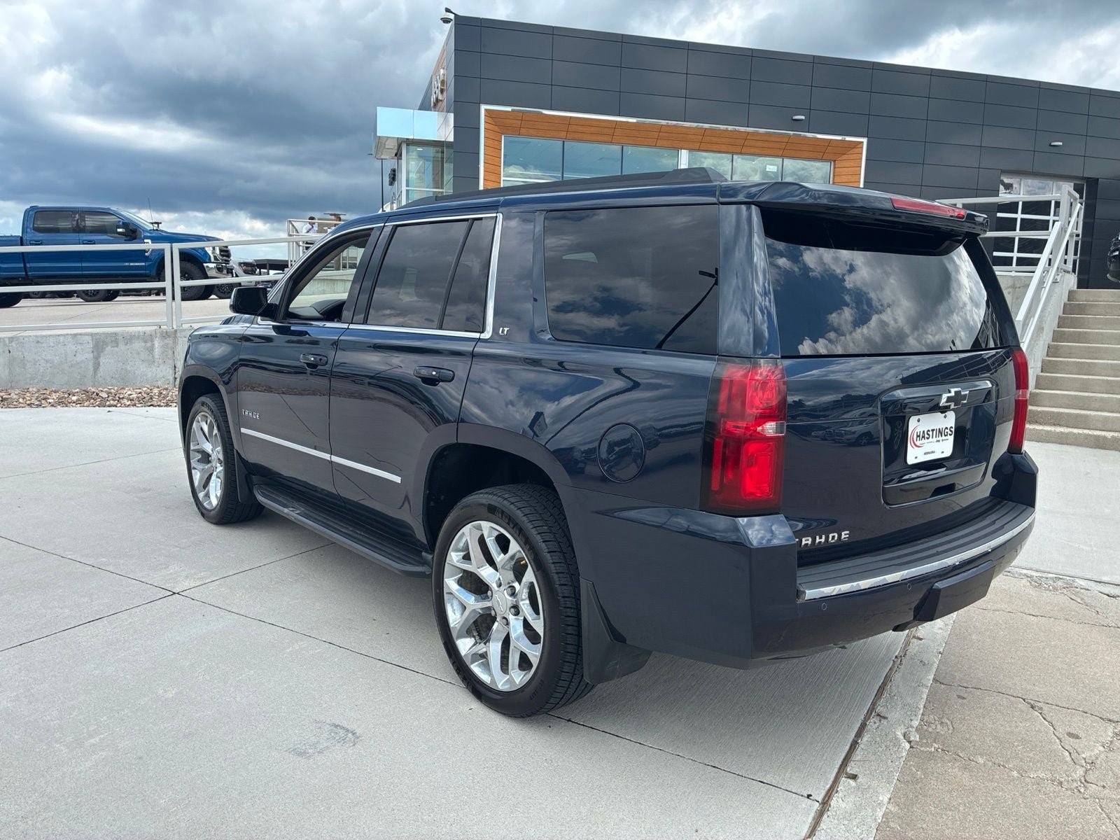 Used 2020 Chevrolet Tahoe LT w/ Luxury Package AWD/4WD image 3