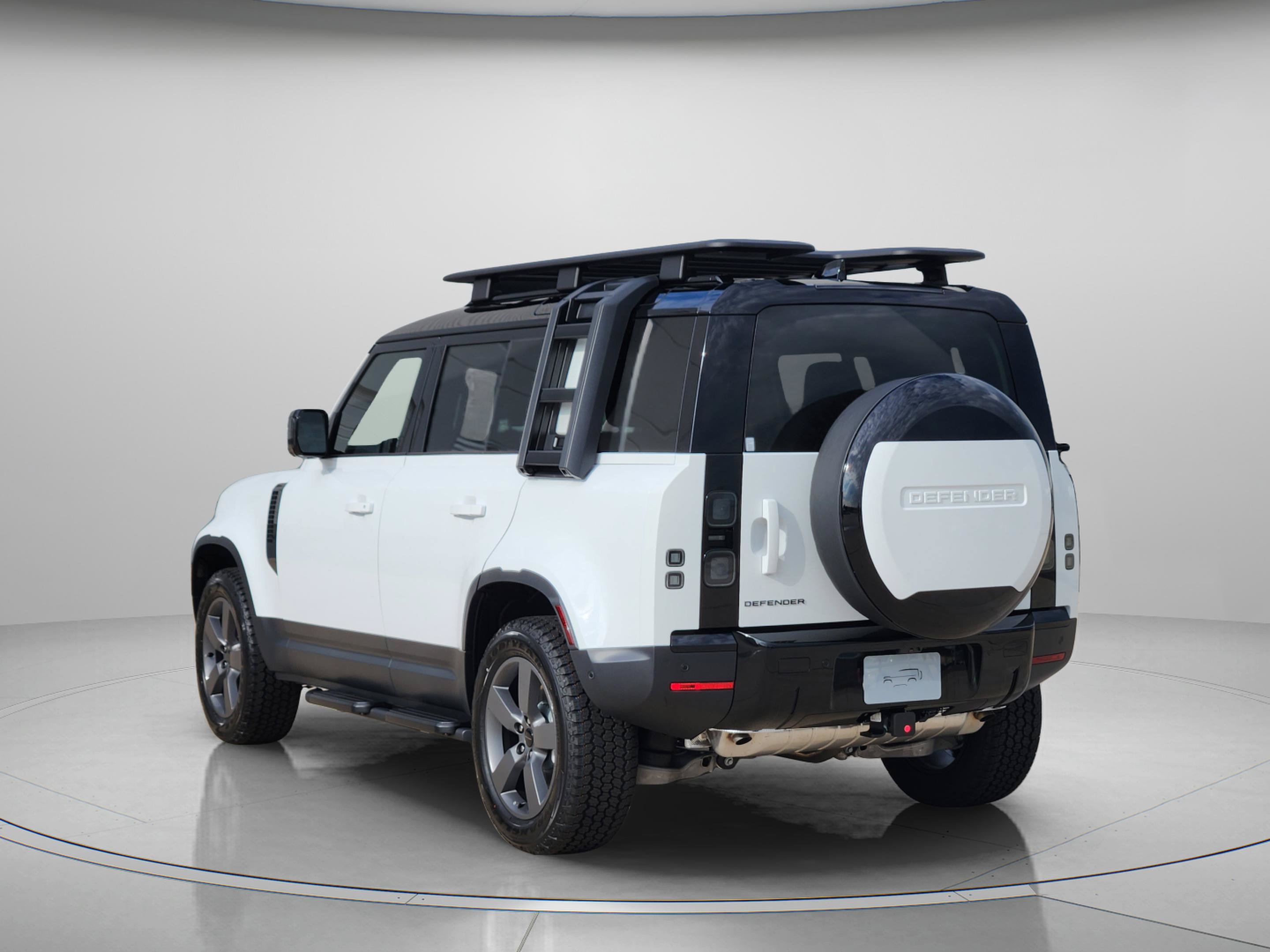 New 2026 Land Rover Defender 110 S AWD/4WD image 3