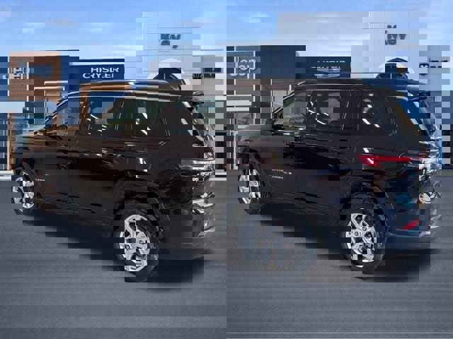 Used 2022 Jeep Grand Cherokee L Limited w/ Luxury Tech Group II image 4