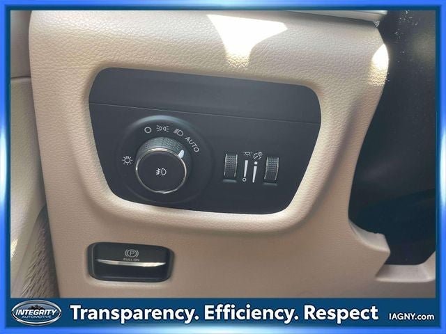 Used 2023 Jeep Grand Cherokee Limited AWD/4WD image 19