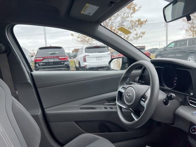 Used 2023 Hyundai Elantra SEL image 31