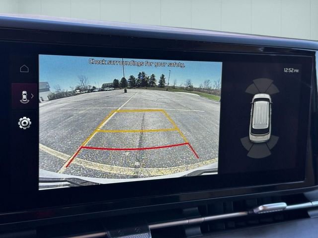 Used 2024 Kia Carnival EX image 23