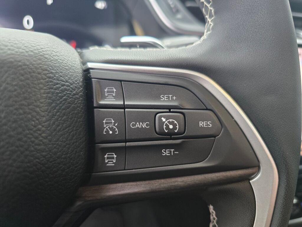 Used 2024 Jeep Grand Cherokee L Limited w/ Luxury Tech Group II image 21