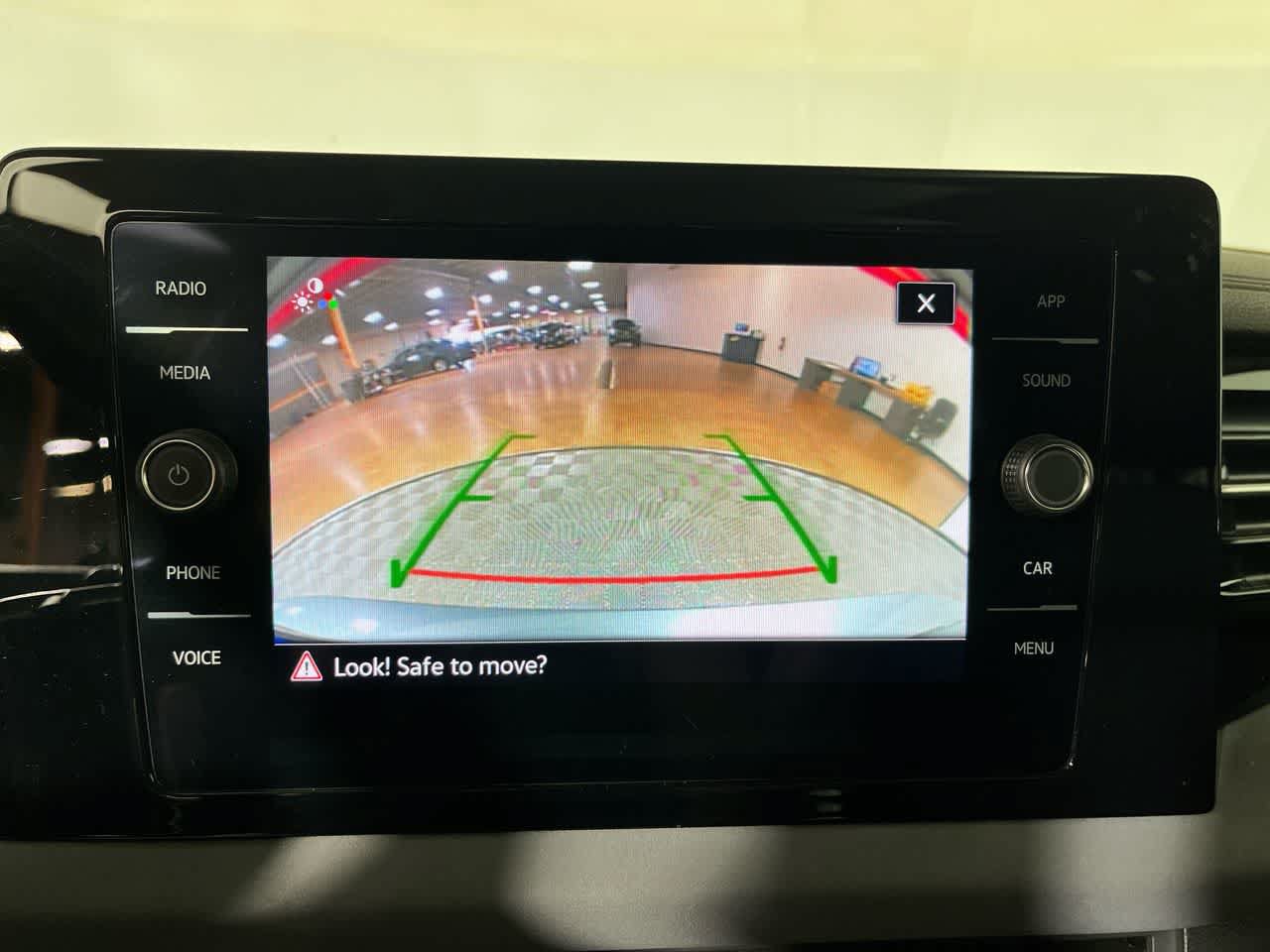 Used 2025 Volkswagen Jetta SE FWD image 19