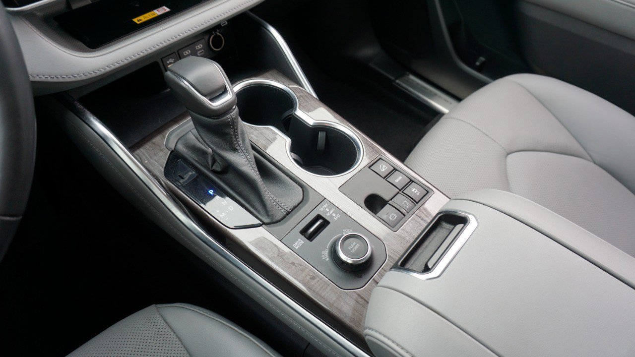 Used 2023 Toyota Highlander Platinum image 19