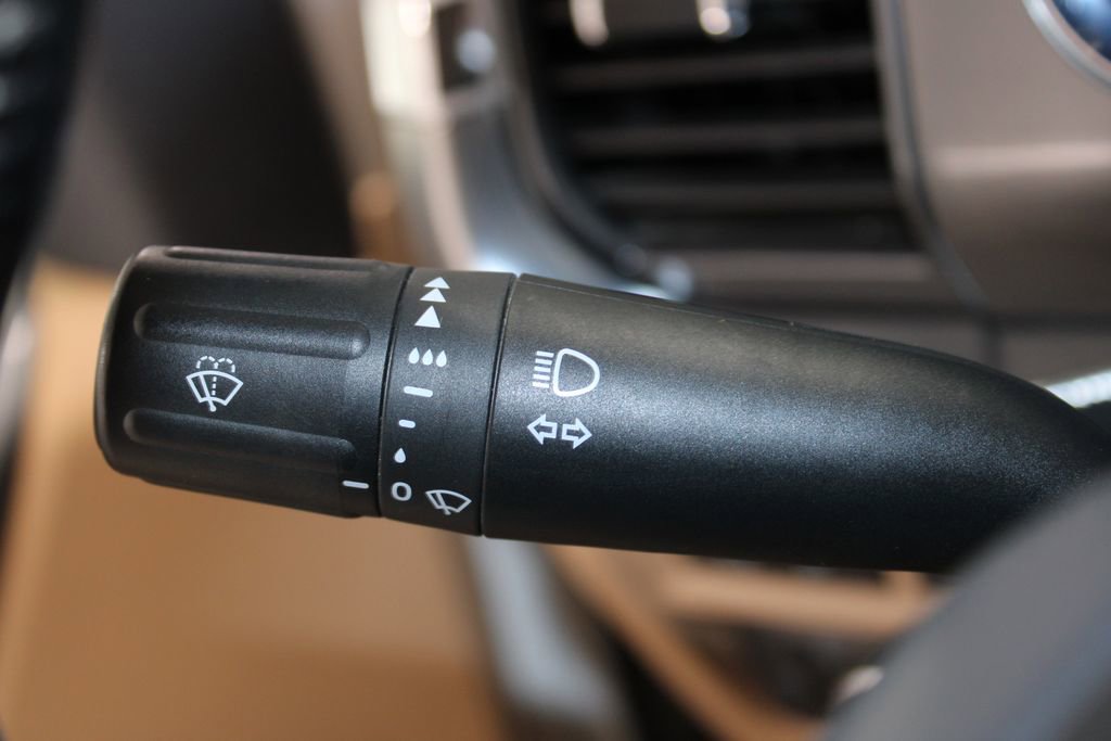 Used 2023 Ford F150 Lariat w/ Trailer Tow Package image 35