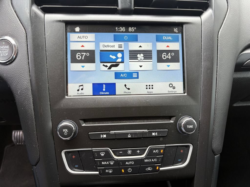 Used 2018 Ford Fusion SE w/ Equipment Group 201A FWD image 19