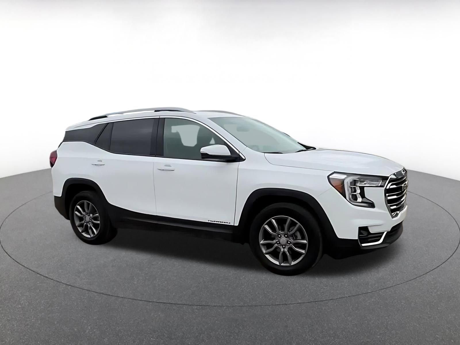 Used 2024 GMC Terrain SLT AWD/4WD image 2