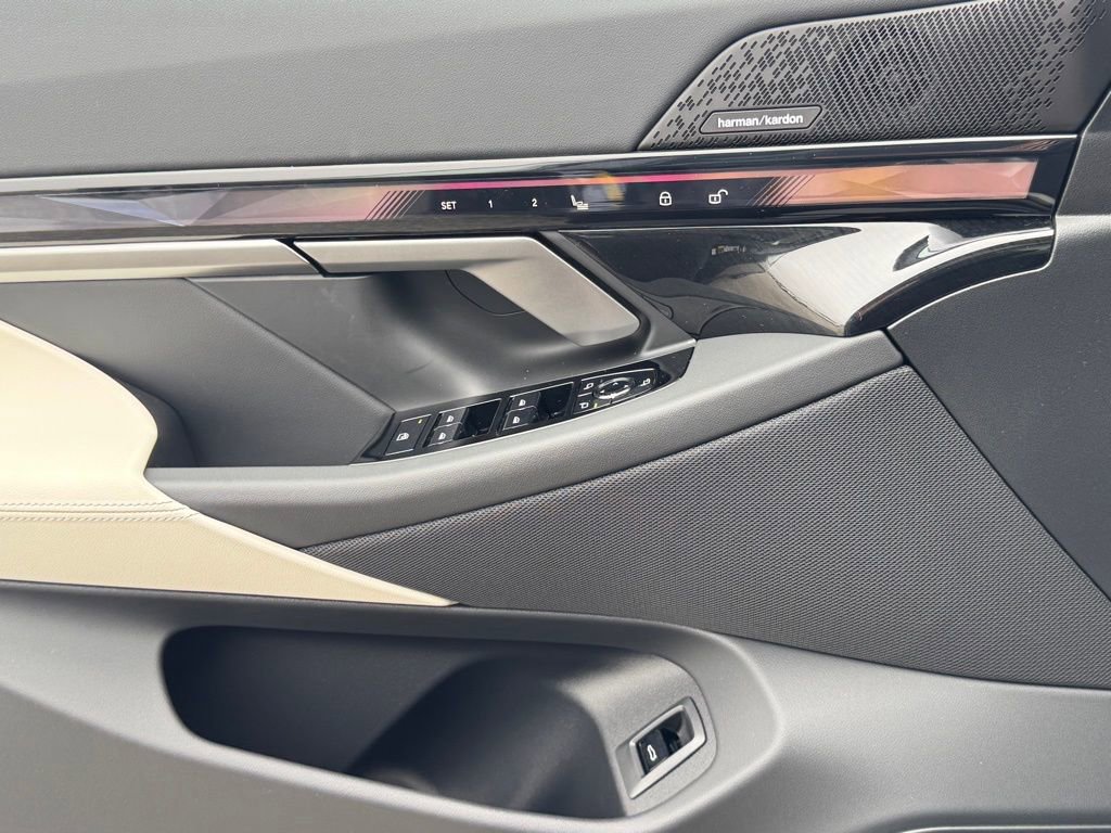 New 2026 BMW 550e xDrive w/ Premium Package image 16