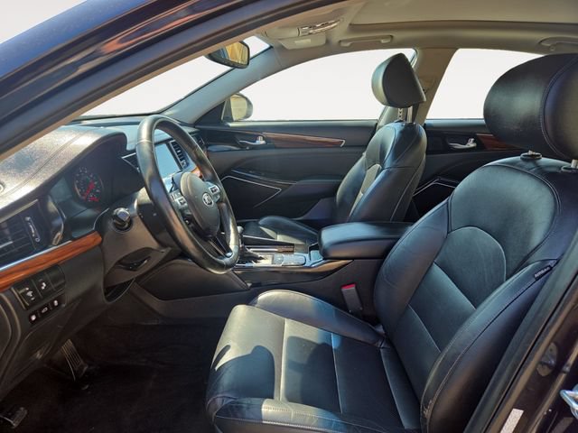 Used 2017 Kia Cadenza Premium w/ Luxury Package FWD image 9