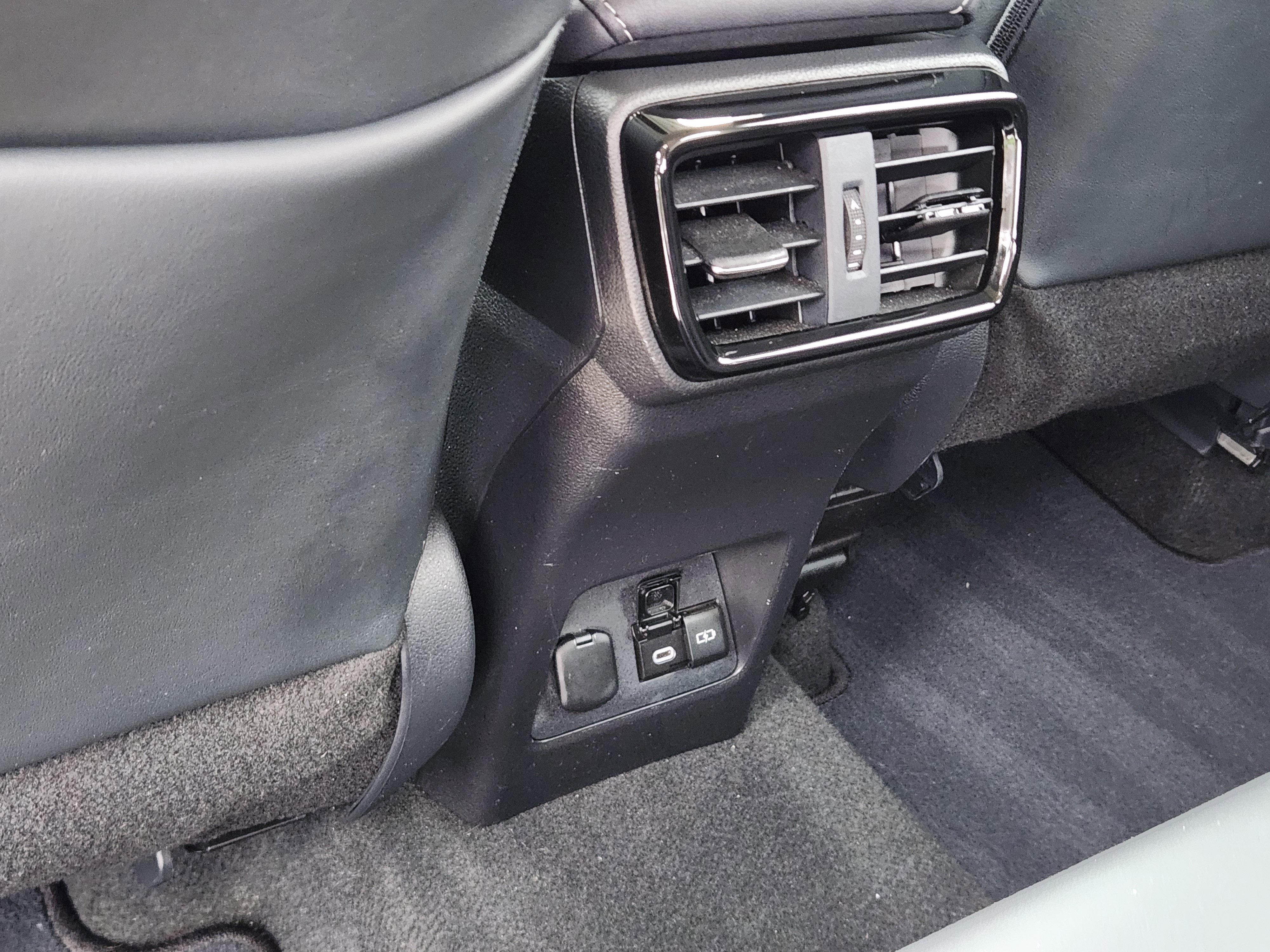 Used 2024 Lexus NX 250 FWD w/ Towing Package (2000 Lbs) image 41