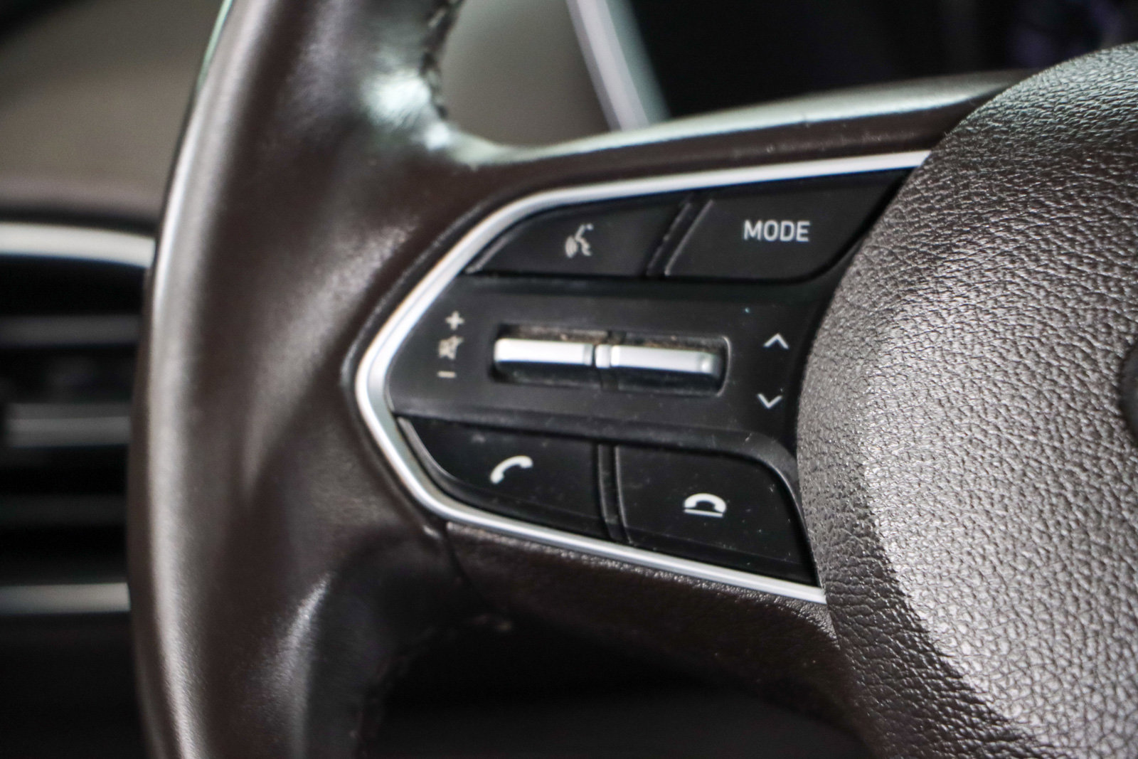 Used 2020 Hyundai Santa Fe SEL w/ Convenience Package image 13