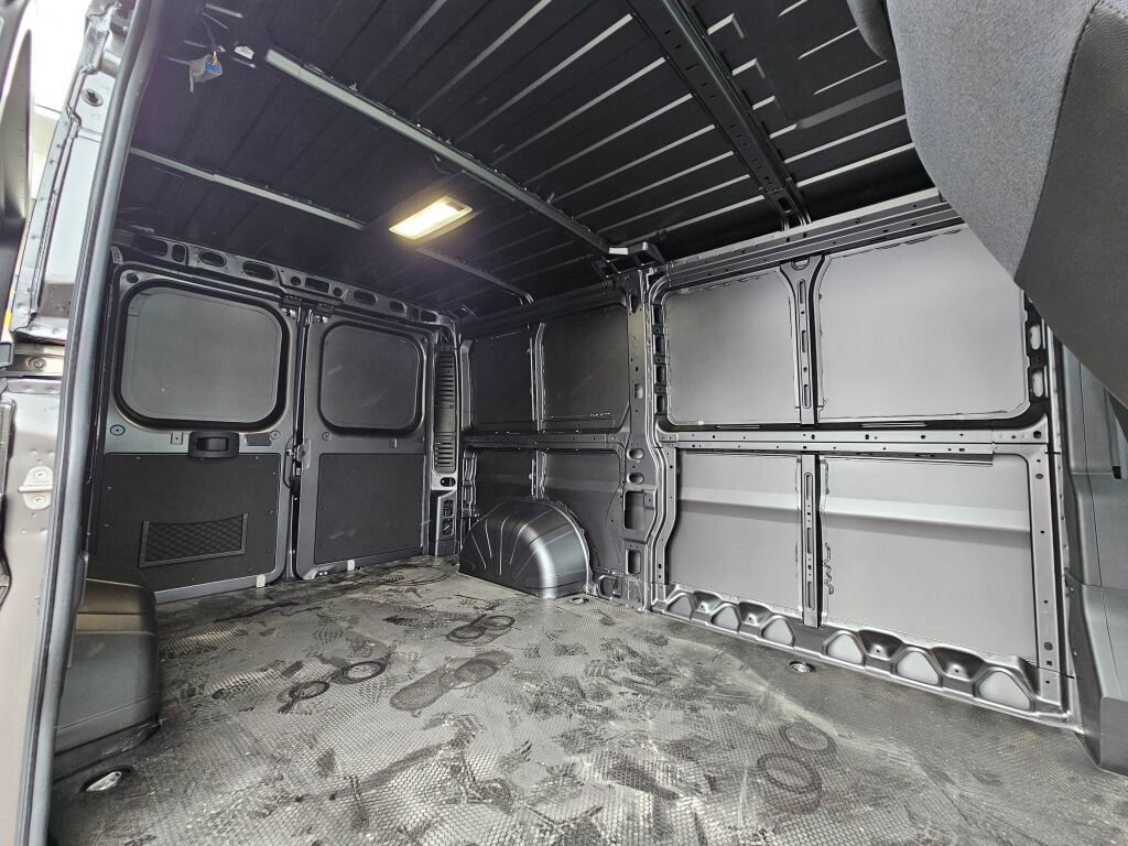 New 2025 RAM ProMaster 2500 w/ Quick Order Package 22G SLT image 13