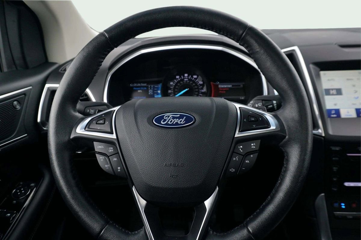 Used 2019 Ford Edge Titanium w/ Equipment Group 301A AWD/4WD image 28