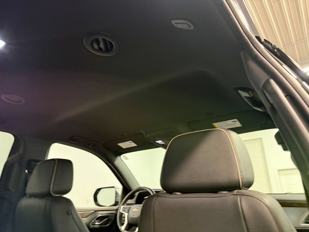 Used 2024 Chevrolet Suburban Premier AWD/4WD image 17