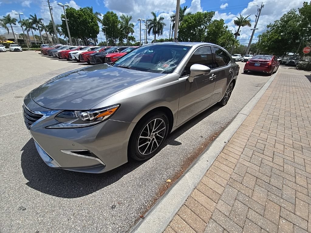 Used 2016 Lexus ES 350 w/ Luxury Package w/Wood Trim FWD image 15