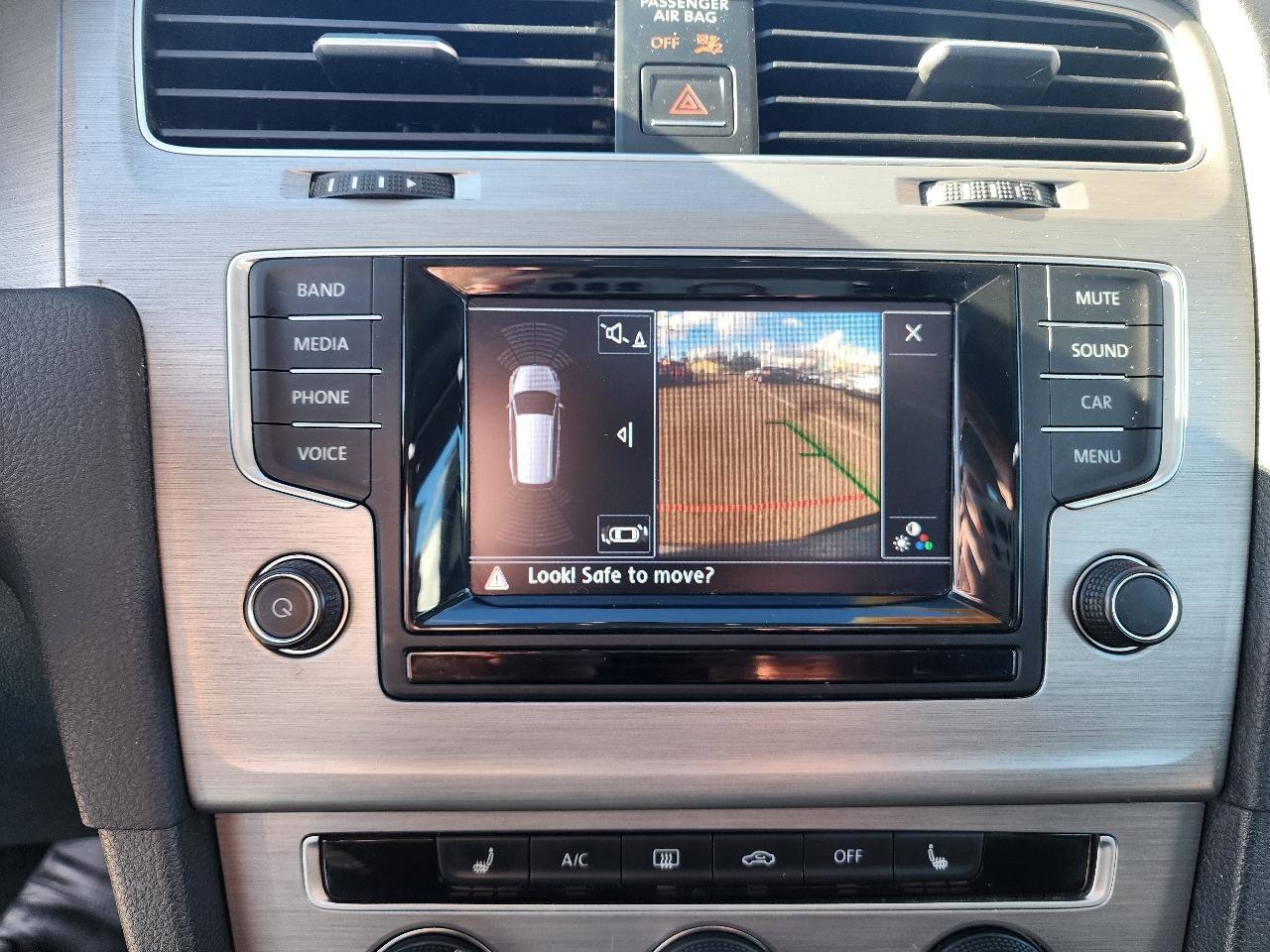 Used 2015 Volkswagen Golf TDI SE image 17