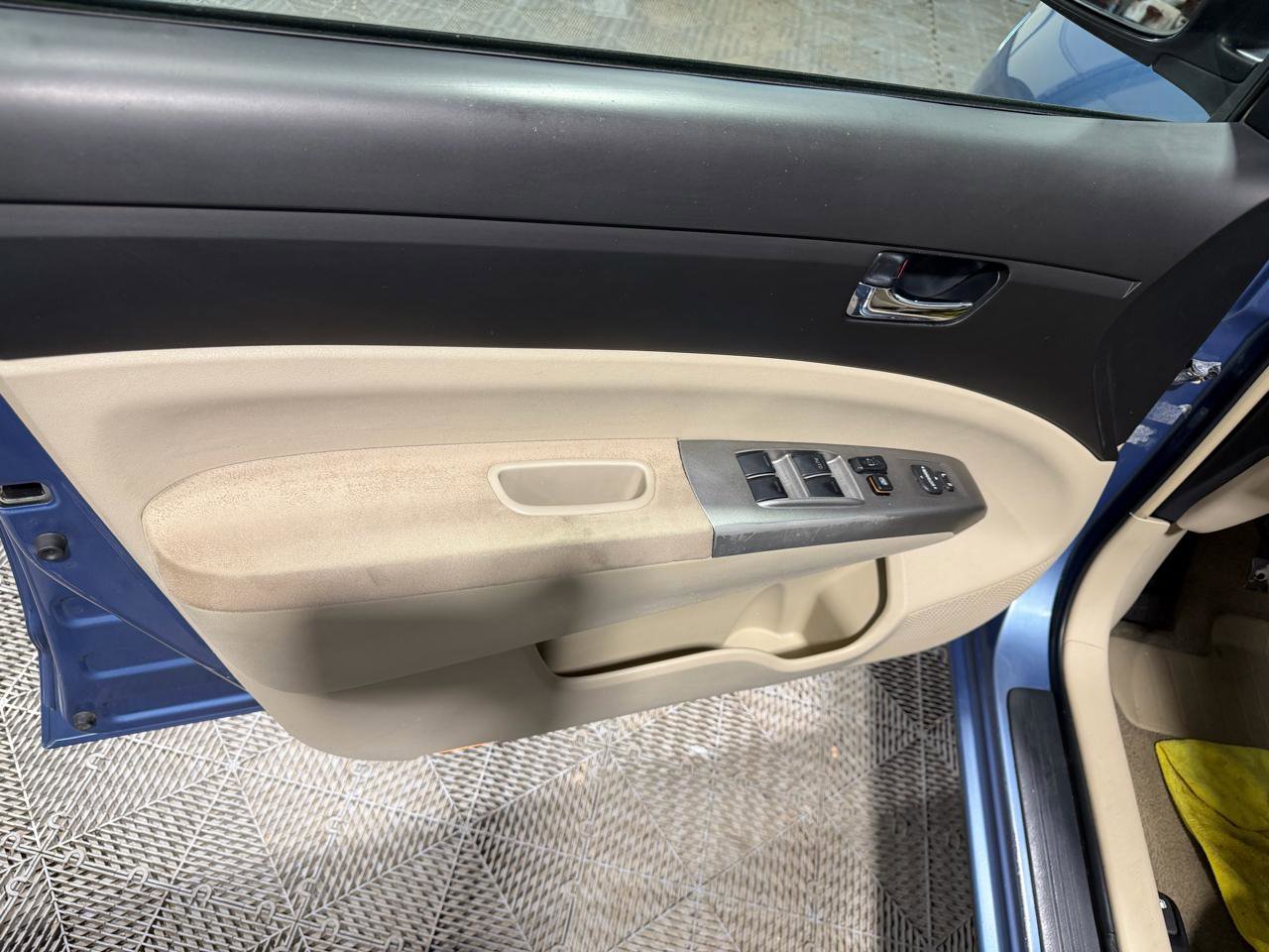 Used 2005 Toyota Prius FWD image 24