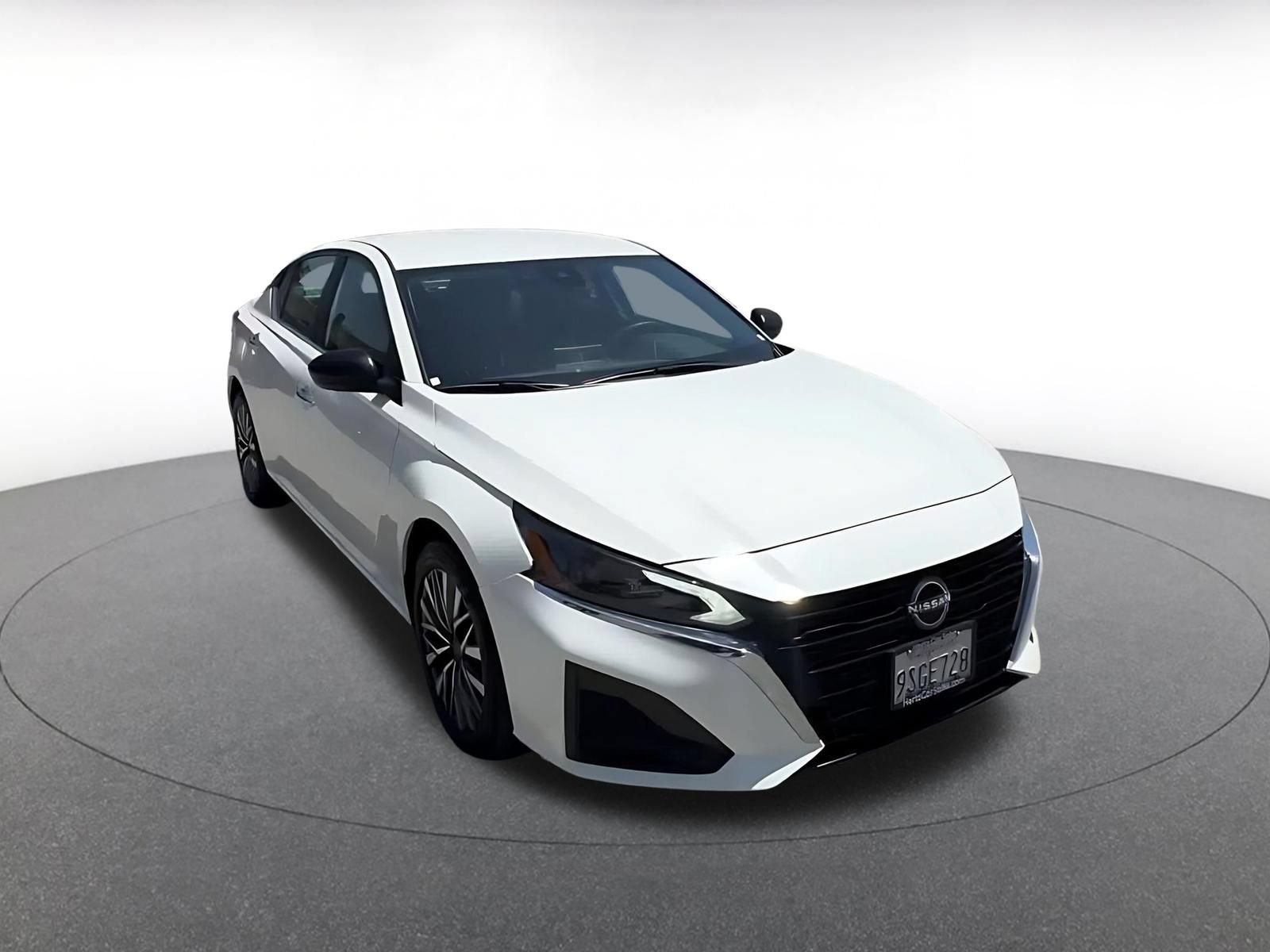 Used 2025 Nissan Altima 2.5 SV FWD image 3