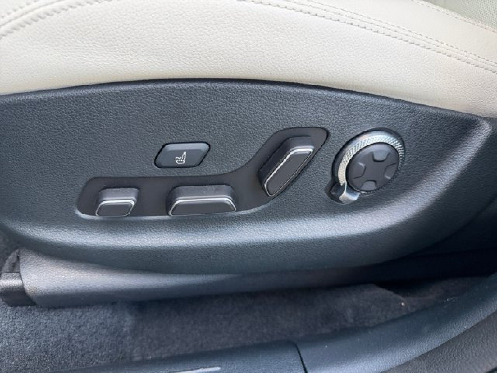 Used 2023 Genesis Electrified GV70 AWD/4WD image 11