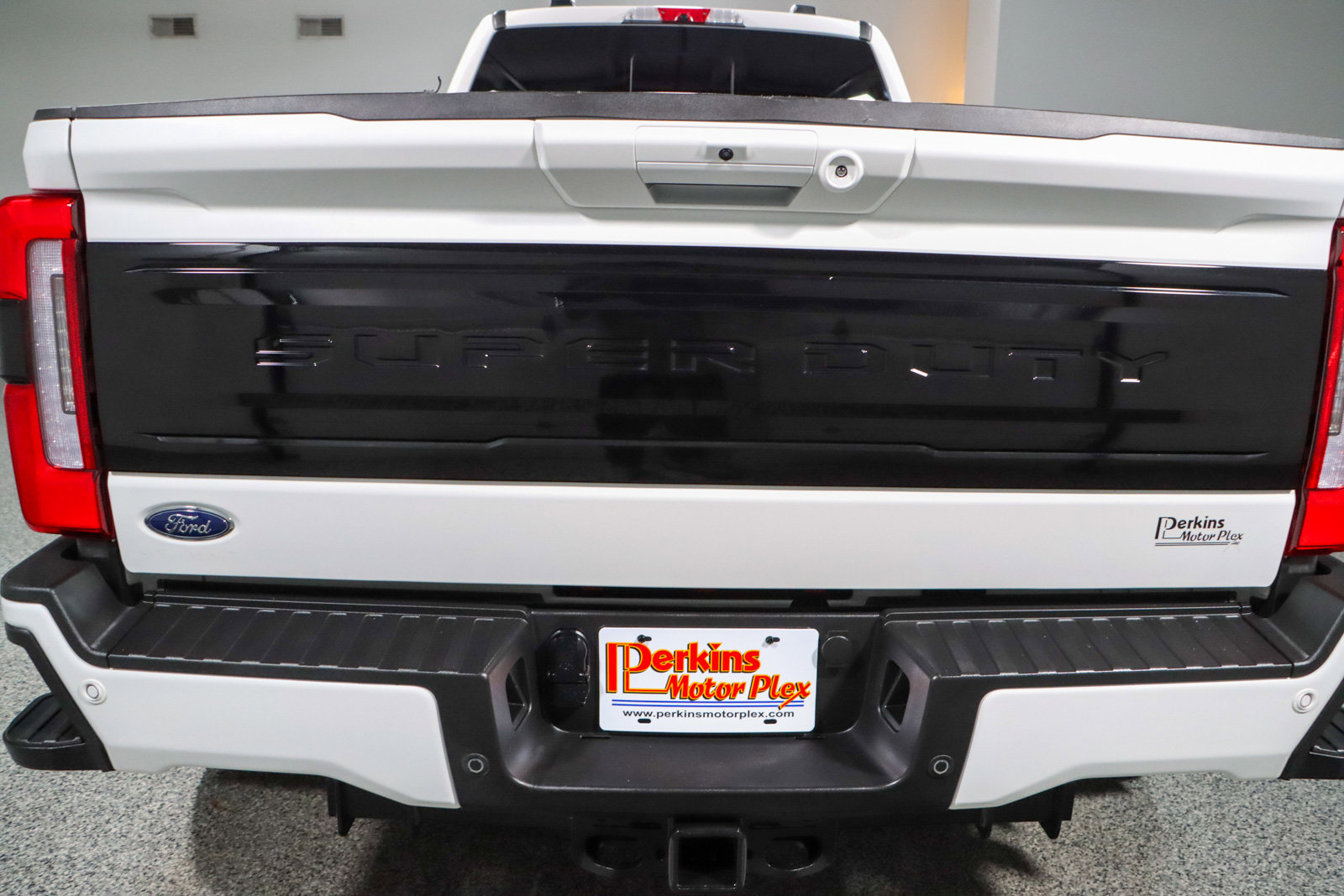 Used 2025 Ford F450 Platinum w/ FX4 Off-Road Package image 8