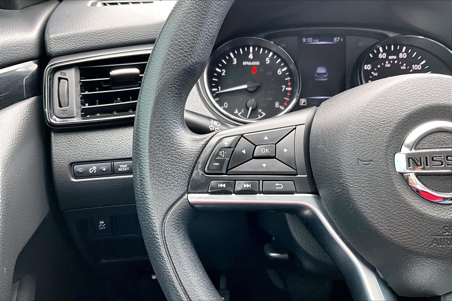 Used 2017 Nissan Rogue Sport SV FWD image 19