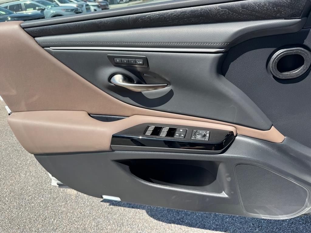 Used 2024 Lexus ES 350 w/ Technology Package FWD image 18