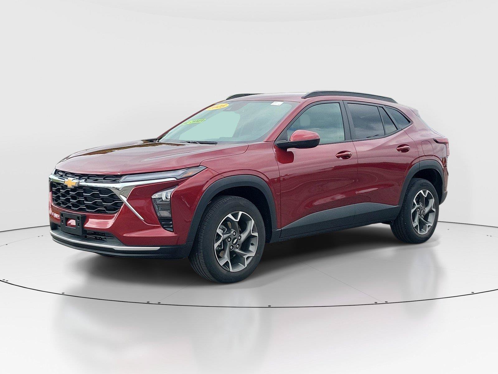 Used 2025 Chevrolet Trax LT w/ Driver Confidence Package FWD image 2