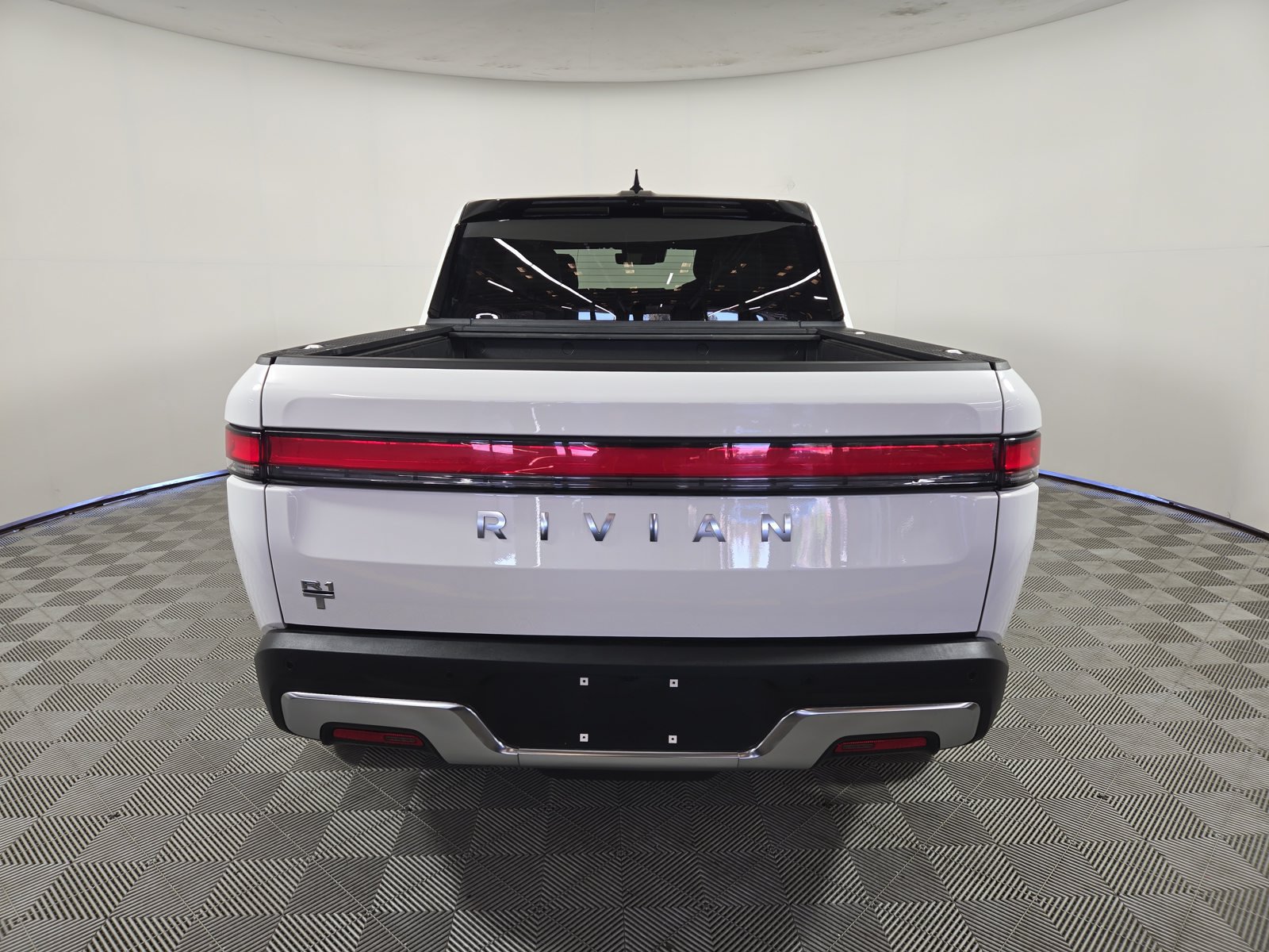Used 2025 Rivian R1T Adventure Dual AWD/4WD image 4