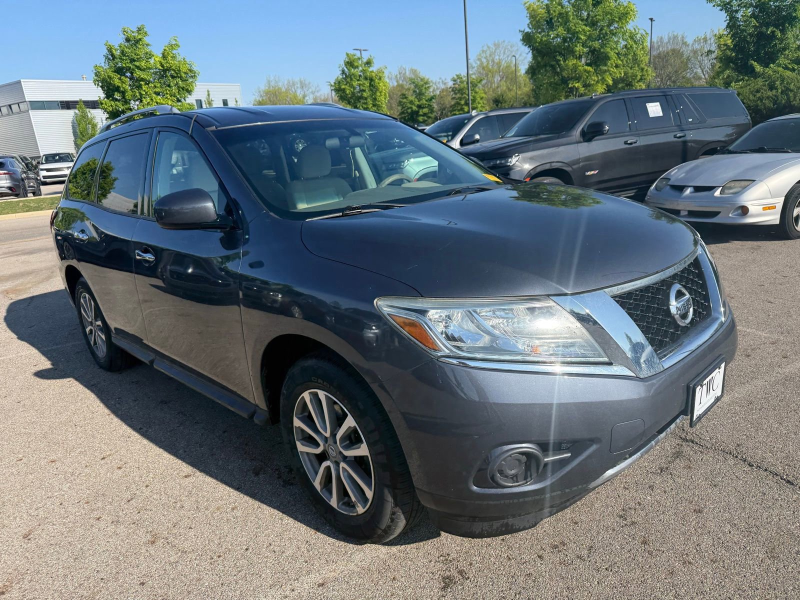 Used 2014 Nissan Pathfinder SV AWD/4WD image 3
