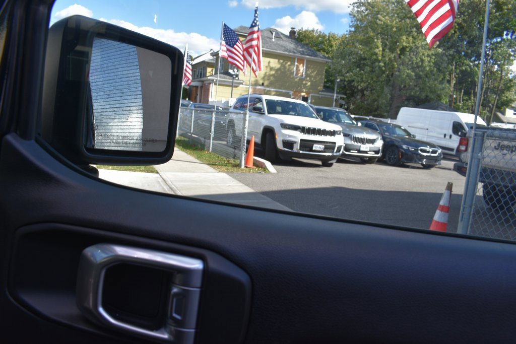 Used 2022 Jeep Gladiator Sport image 22