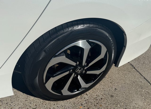 Used 2017 Honda Accord EX image 19
