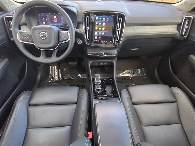 Used 2025 Volvo XC40 B5 Plus image 18