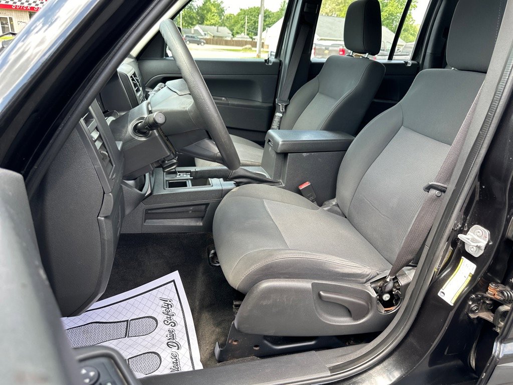 Used 2009 Jeep Liberty Sport image 17