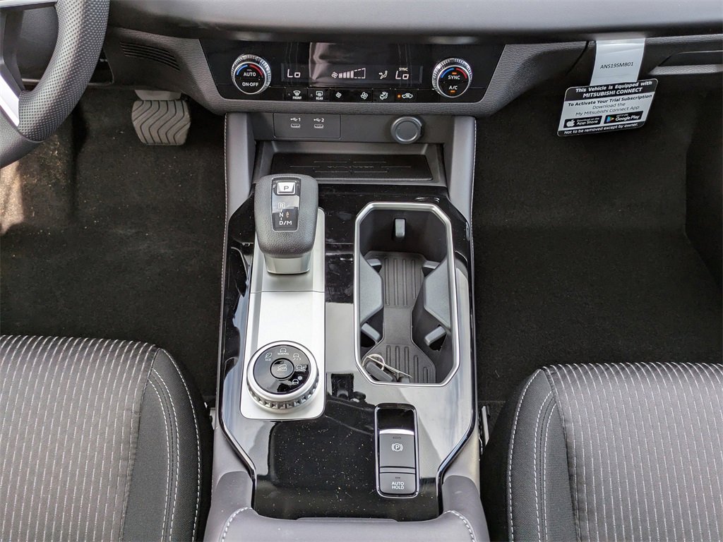 New 2025 Mitsubishi Outlander ES image 19