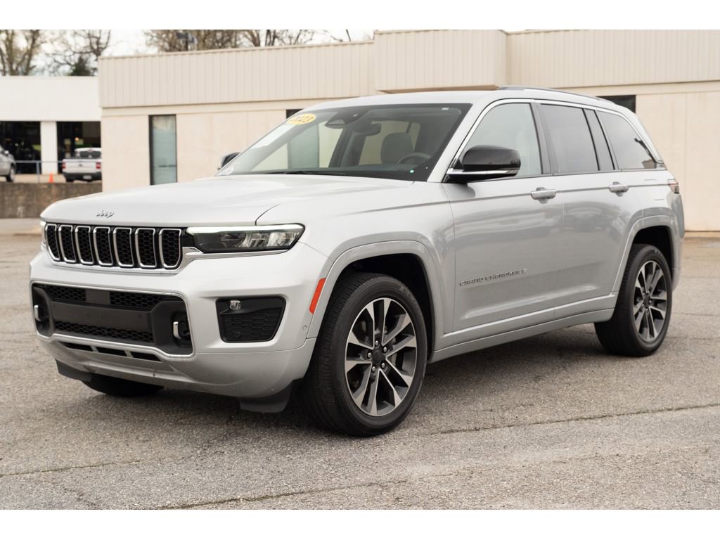 Used 2023 Jeep Grand Cherokee Overland image 3