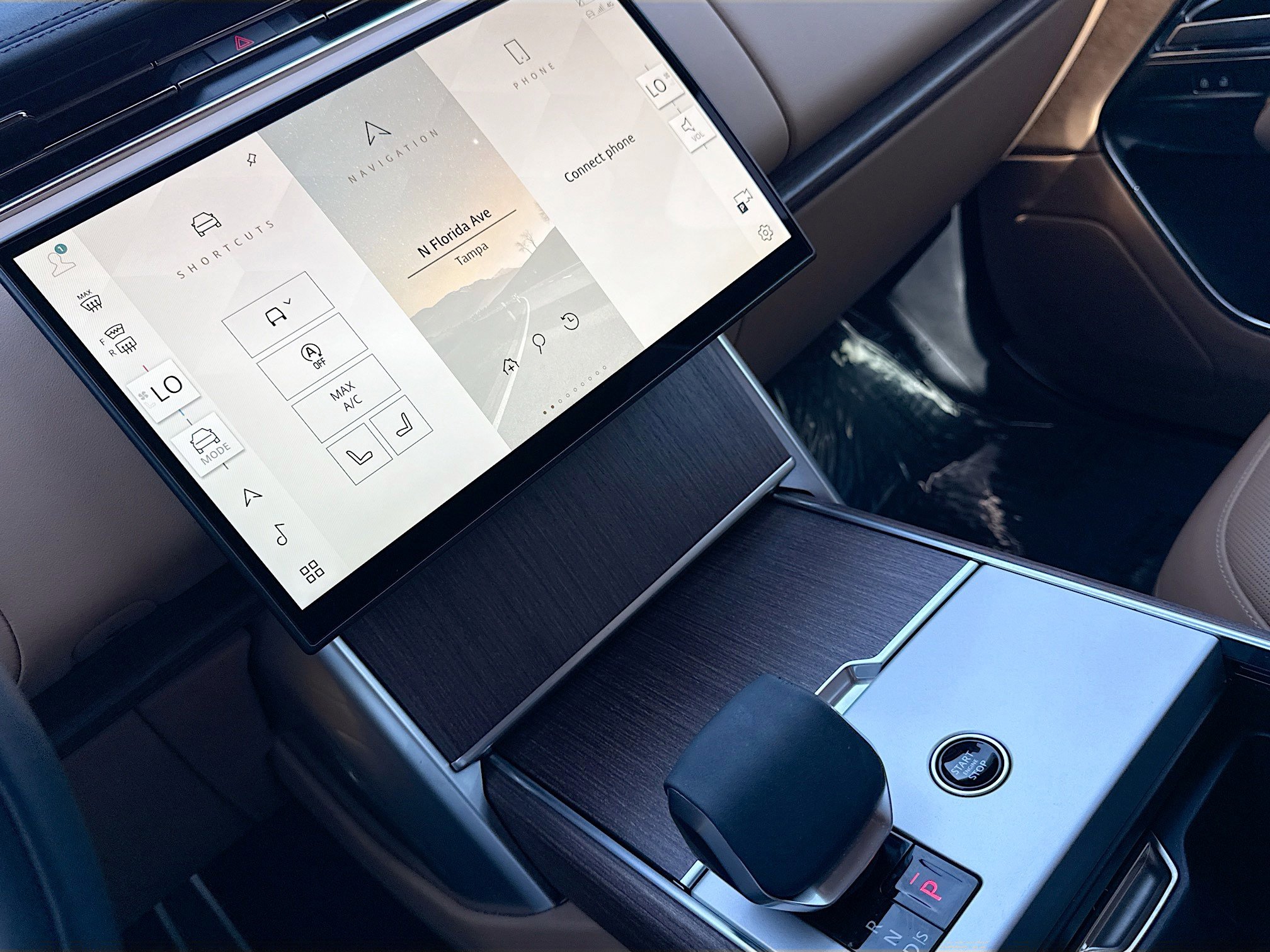 Used 2025 Land Rover Range Rover SE image 27