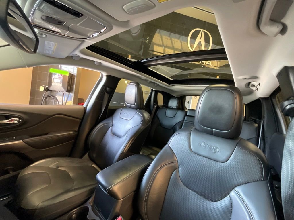 Used 2019 Jeep Cherokee Limited image 11