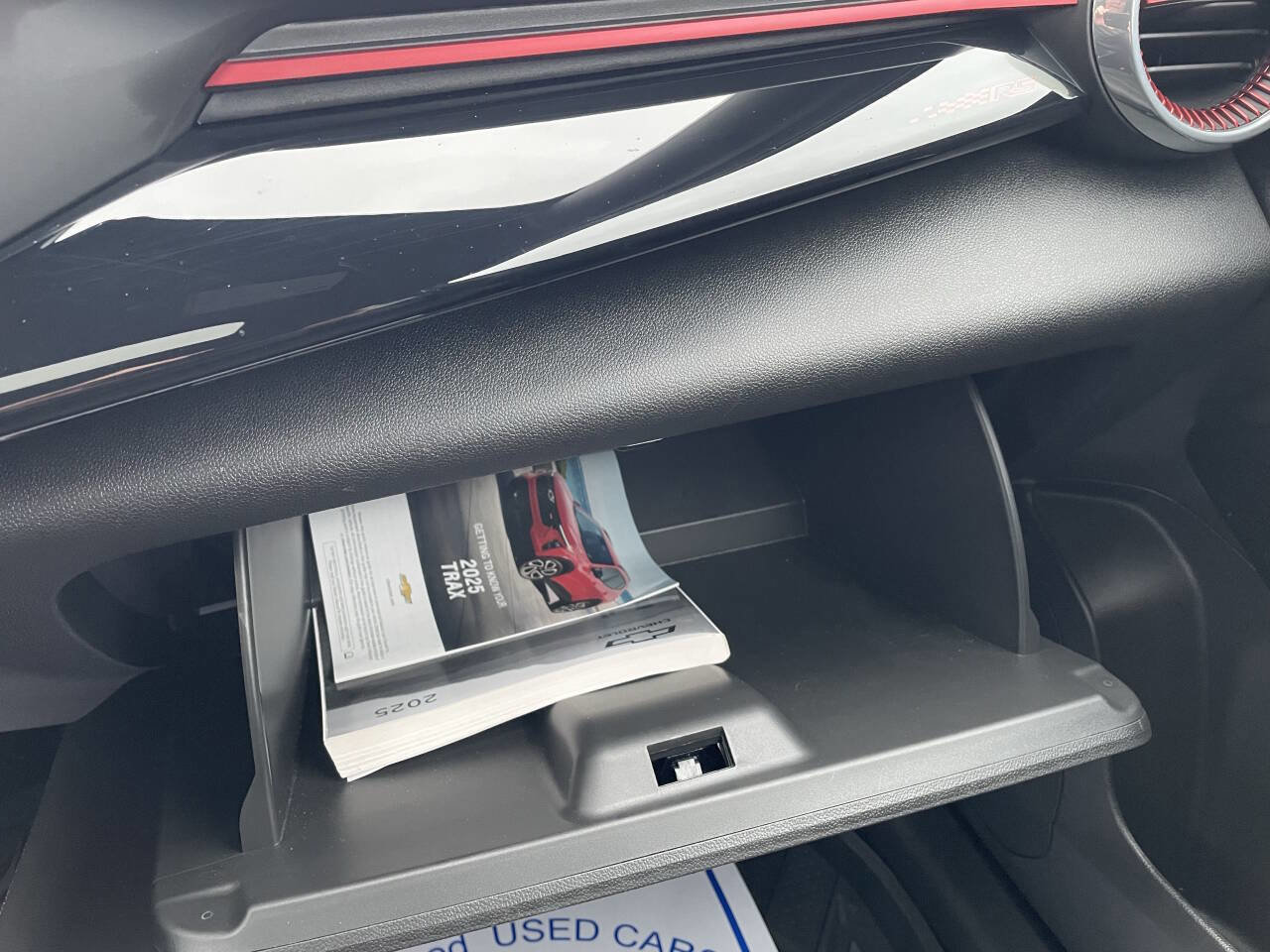 Used 2025 Chevrolet Trax RS w/ Sunroof Package image 25