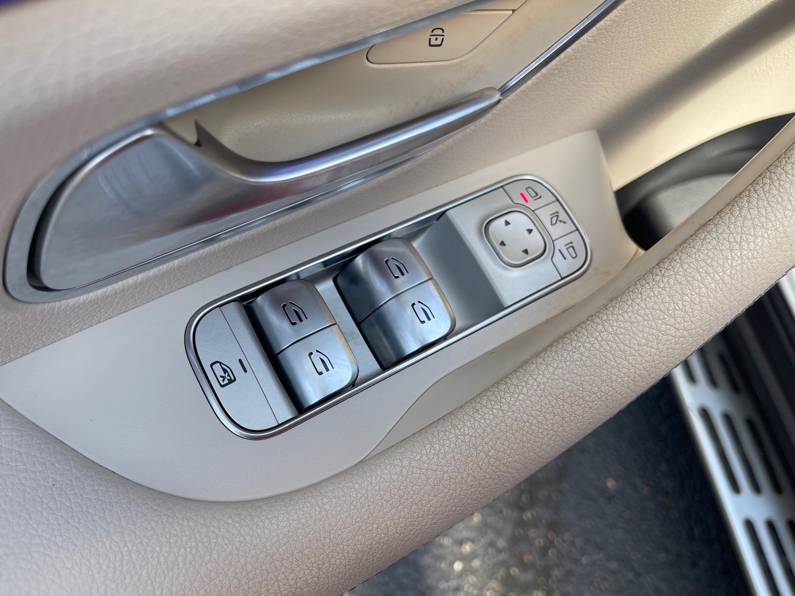 Used 2021 Mercedes-Benz GLE 350 w/ Premium Package image 8