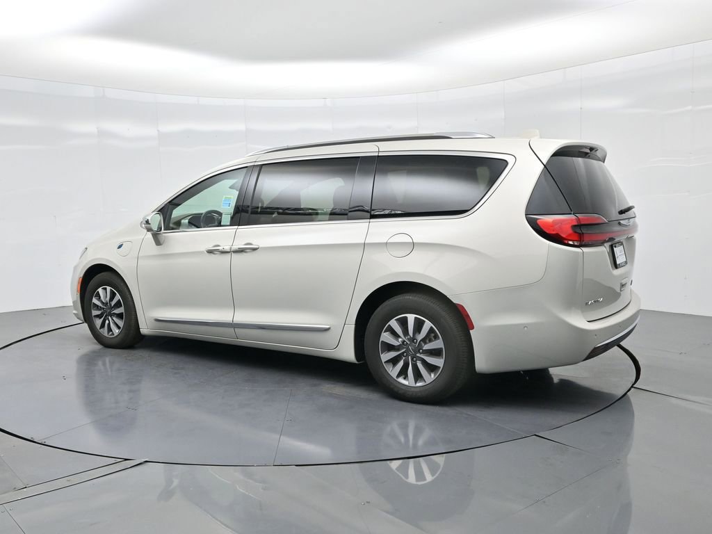 Used 2021 Chrysler Pacifica Limited w/ Premium & Safety Sphere Group image 9