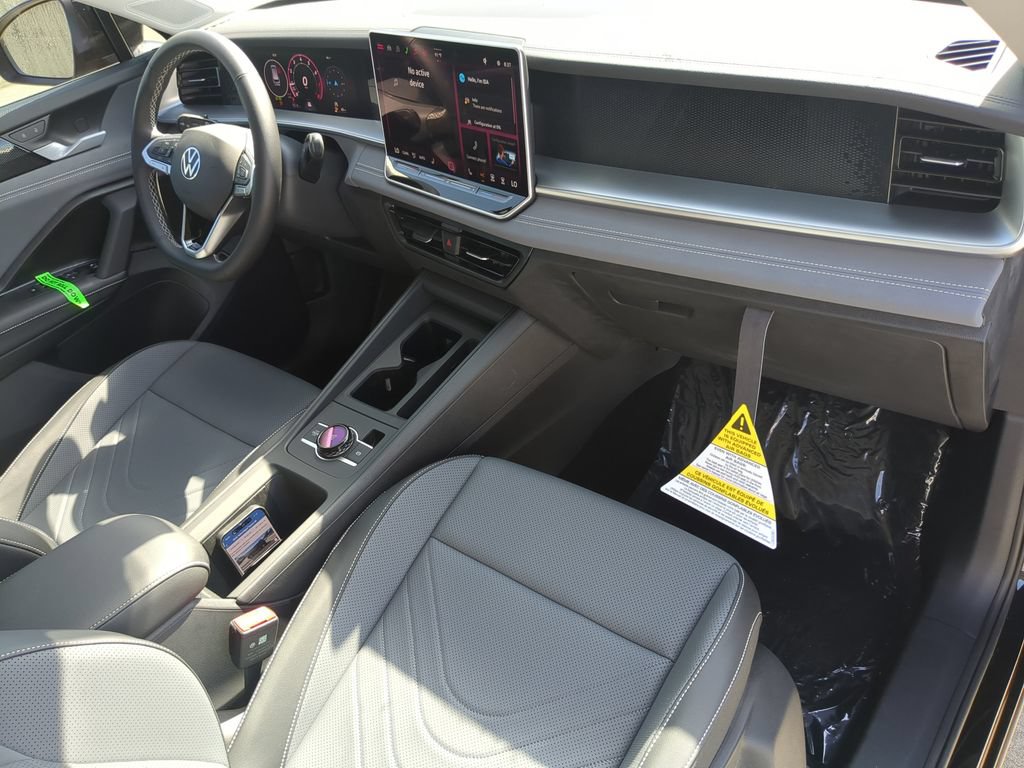 New 2026 Volkswagen Tiguan SE FWD image 11