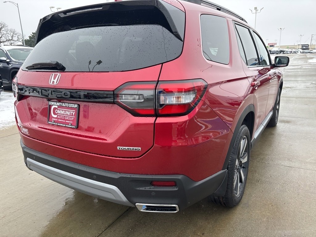 New 2025 Honda Pilot Touring image 3