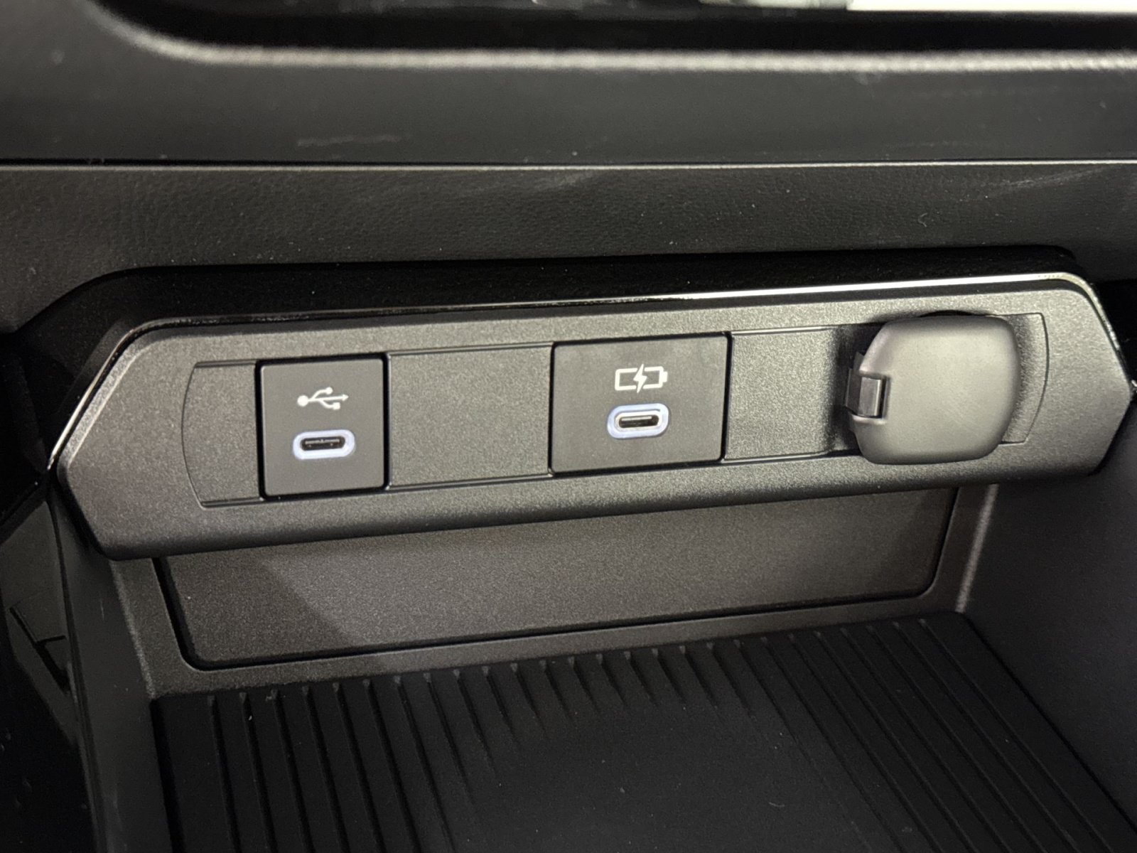 New 2027 Toyota Prius LE FWD image 38