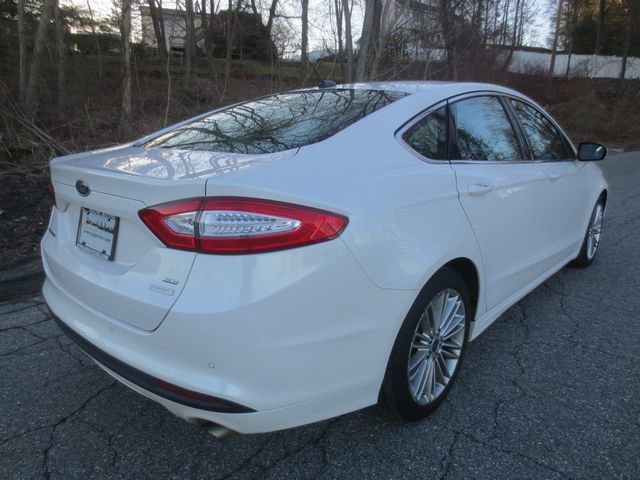 Used 2016 Ford Fusion SE w/ Equipment Group 202A FWD image 4