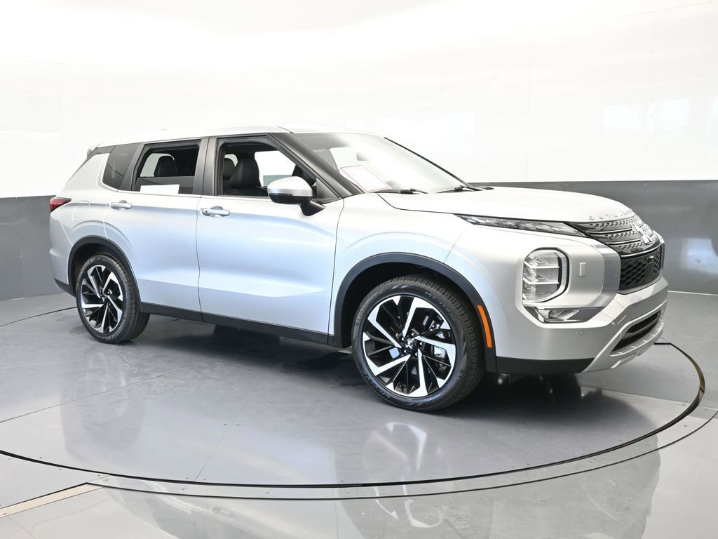 Used 2022 Mitsubishi Outlander SE image 8