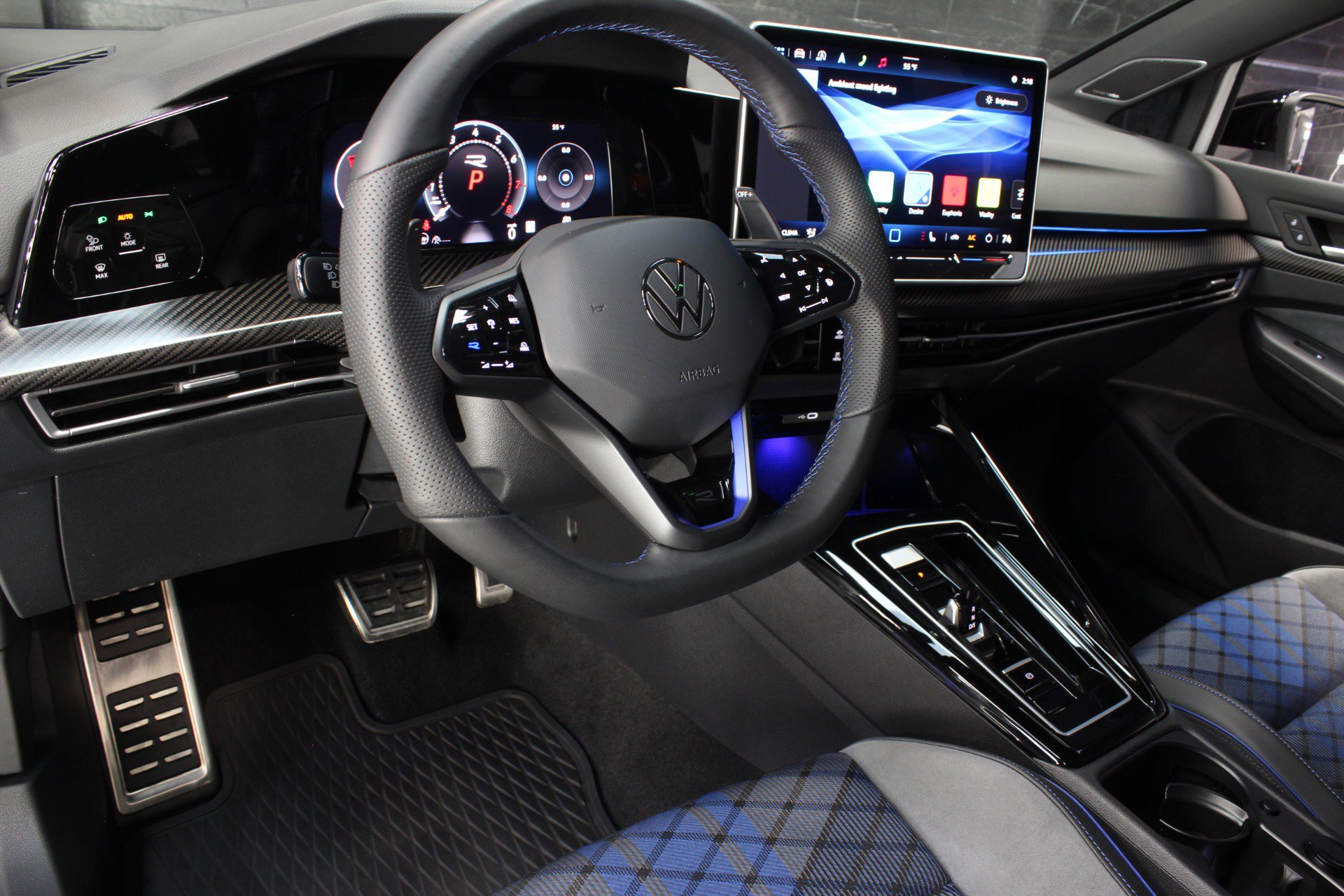 Used 2025 Volkswagen Golf R Black Edition w/ Euro Stye Package image 38