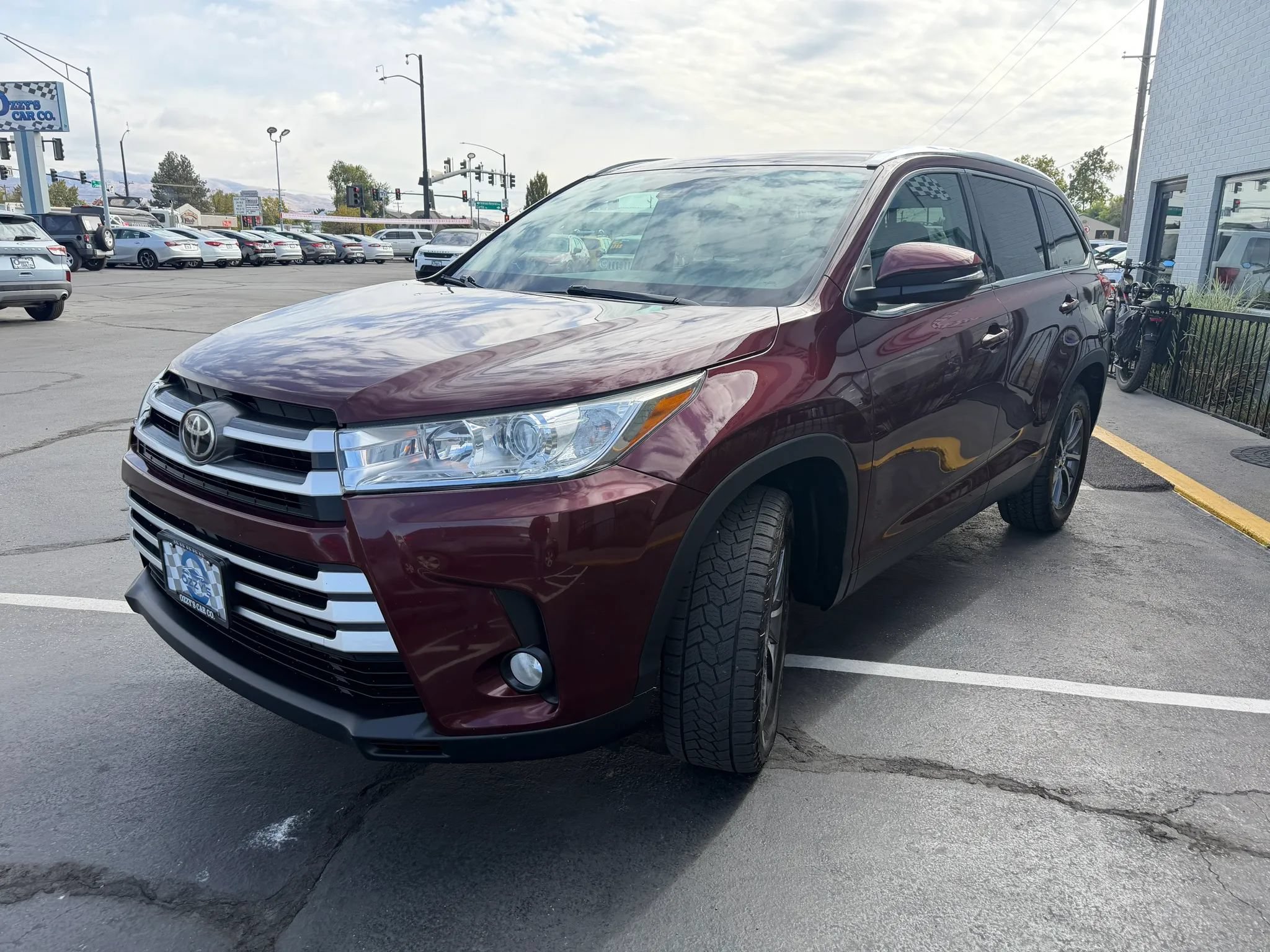 Used 2019 Toyota Highlander XLE FWD image 4